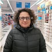 docente di Diritto impartisce lezioni di diritto per studenti di scuola suoeriore